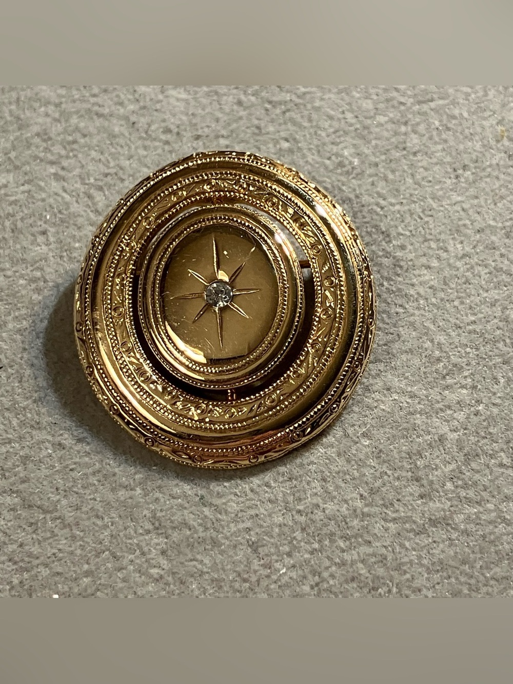 AS IS VTG Avon Locket Gold Tone Oval Spinner Brooch Victorian Style Starburst
